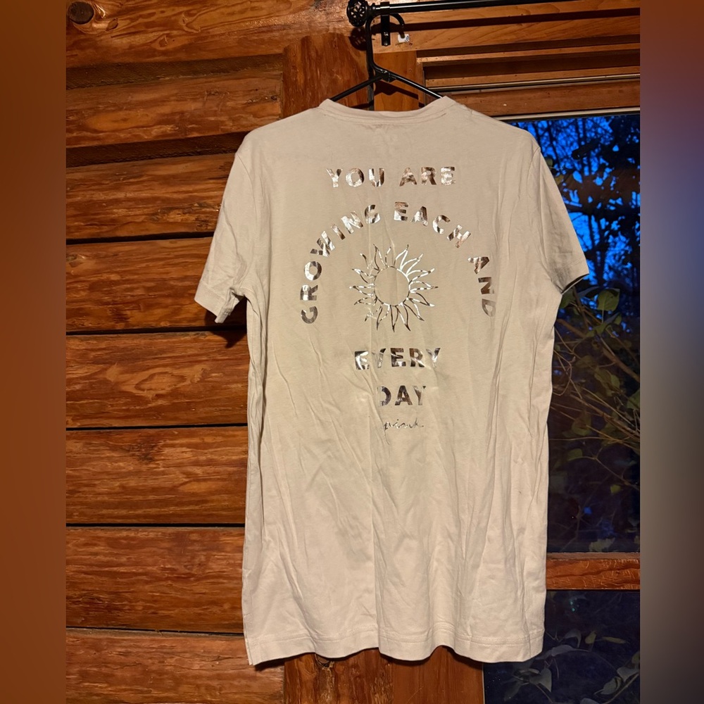 NWOT PINK women’s T size medium